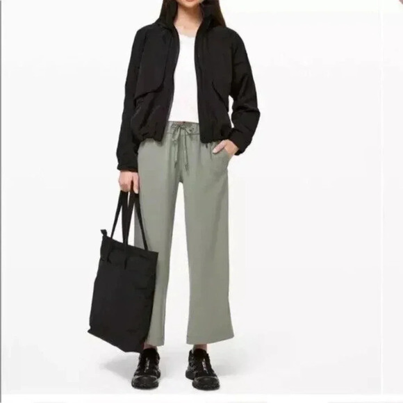 Lululemon On The Fly Pant Wide Leg Woven Grey Sage Size 10 - Picture 3 of 16